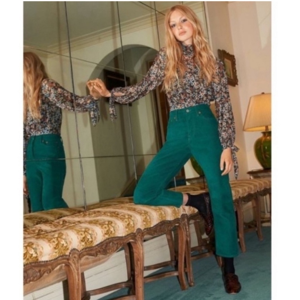LEVI’S Wedgie Straight Fit Corduroy Pants in Green